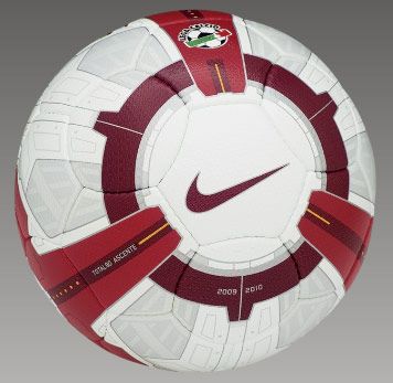 Il nuovo pallone Nike Total 90 per la Lega Calcio