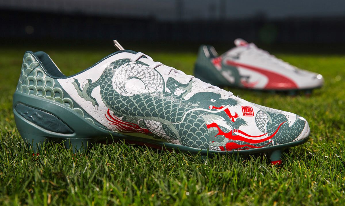 Le scarpe da calcio evoSpeed 1.3 Dragon di Puma