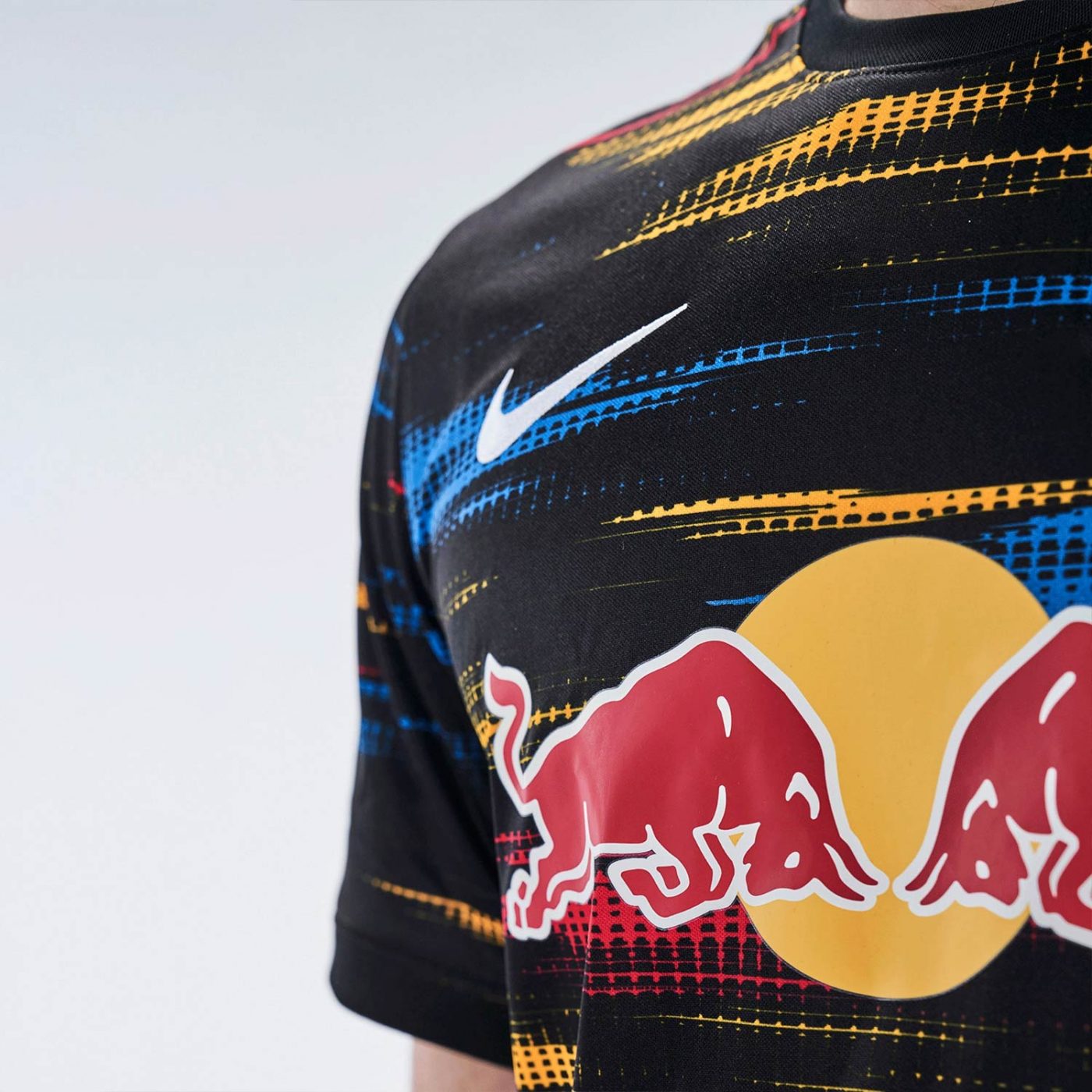 Maglie Redbull Lipsia 20212022 Nike, novità la fantasia Glitch