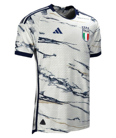 adidas ha realizzato la nuova maglia dell'Italia per celebrare i