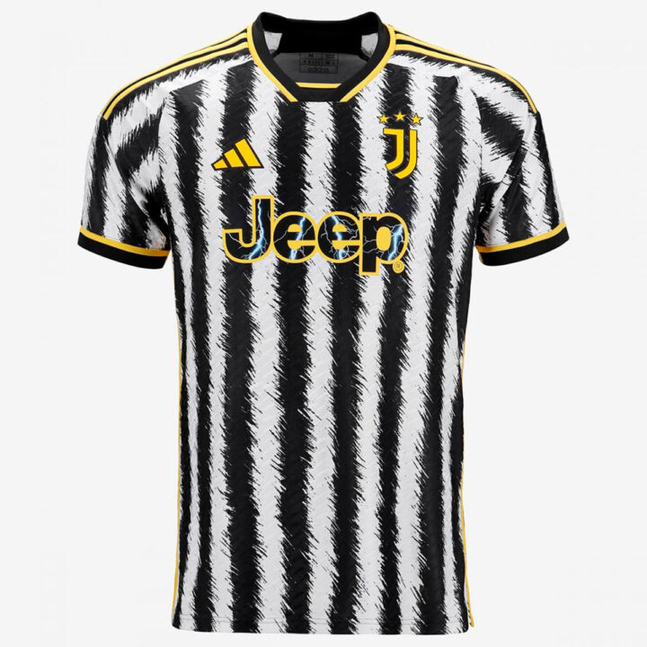 La Maglia Della Juventus 2023 2024 Con Il Manto Della Zebra